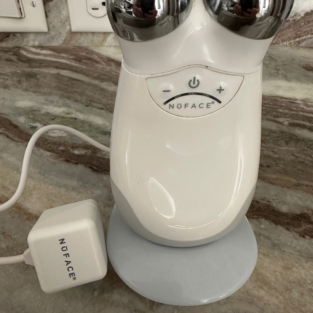 NuFACE Toning Device in Elegant White and Silver